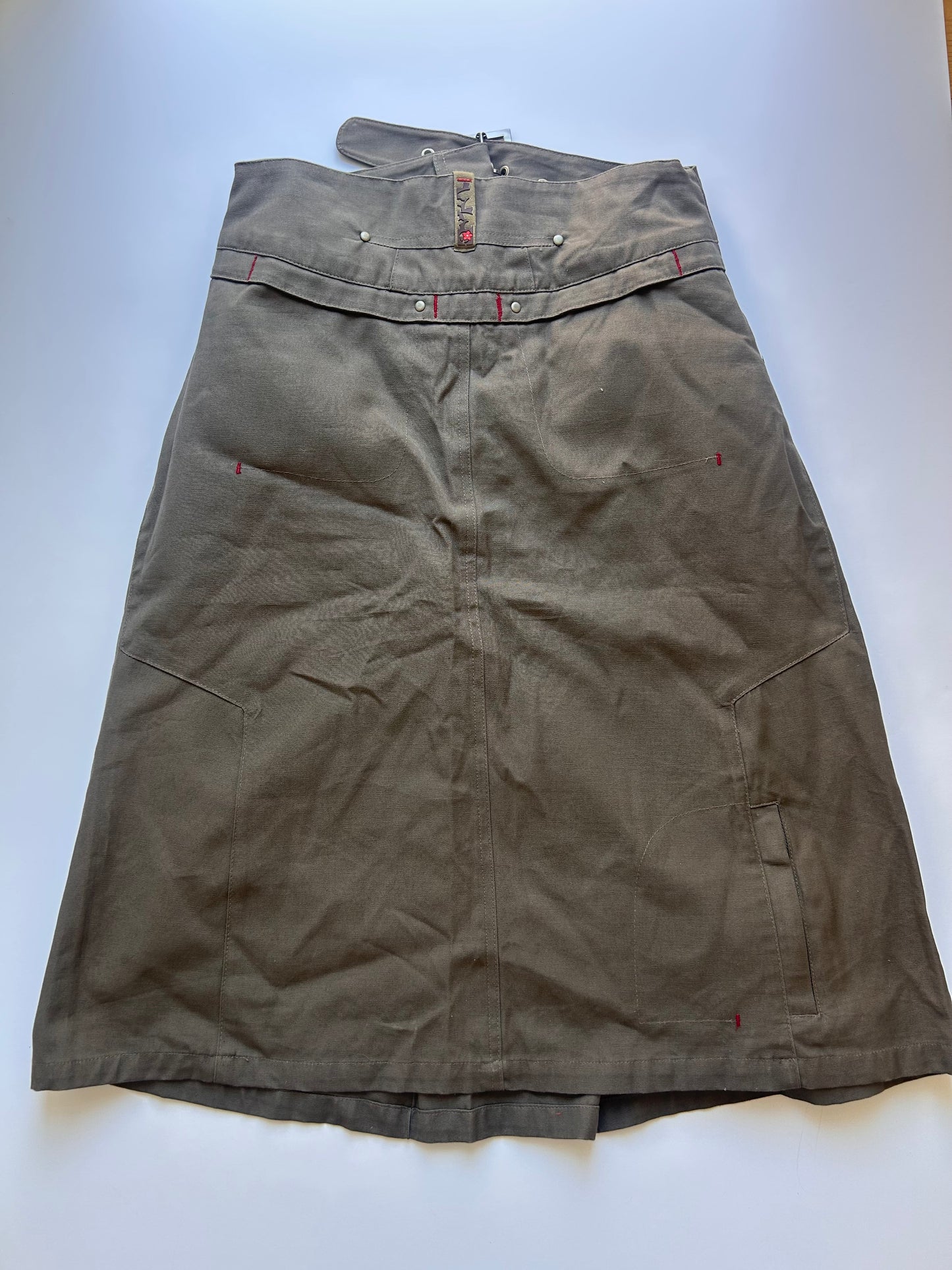 Adorable belt skirt midi size 34