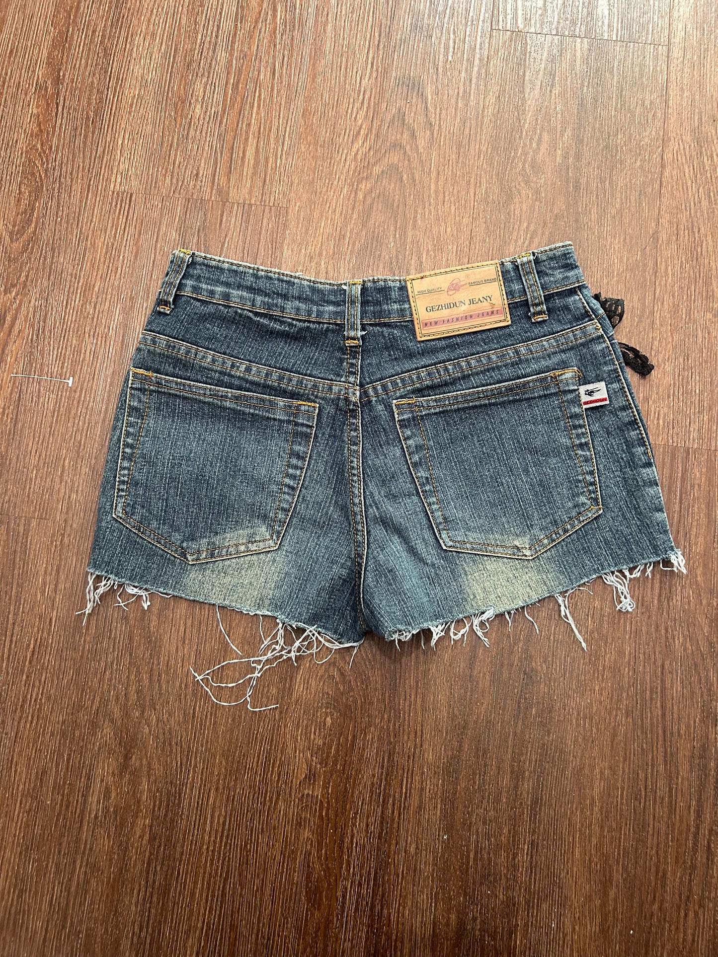 Perfect Y2K shorts with lace detail in the front size S (think would fit a XS too)