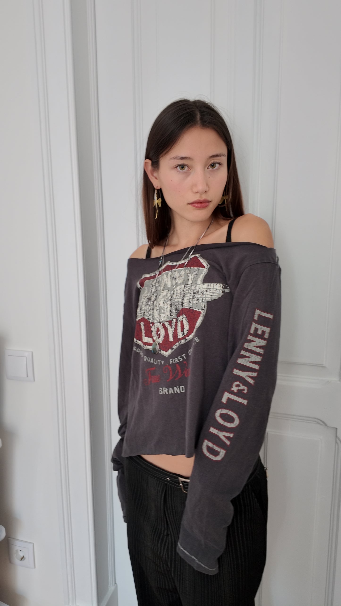 Adorable vintage long sleeve top reworked to be off the shoulder size L