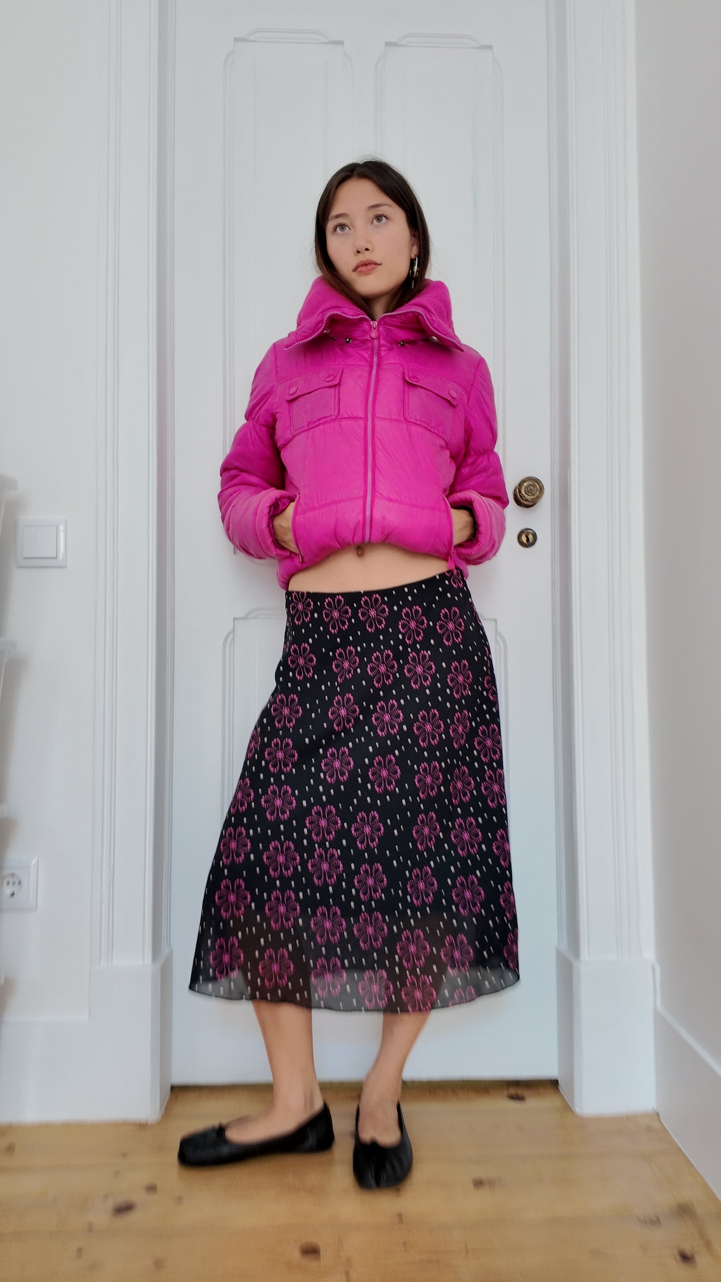 Cute midi skirt with flower detail size M