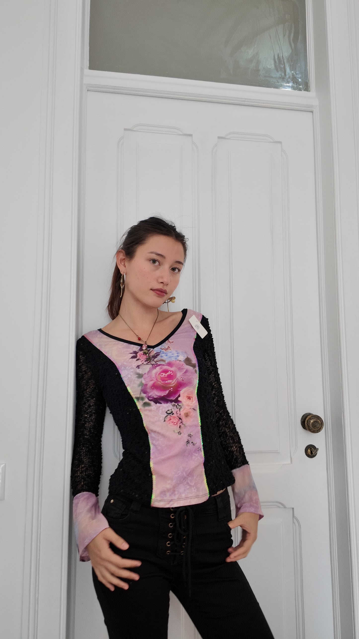 Adorable vintage long sleeve top with flower detail size S