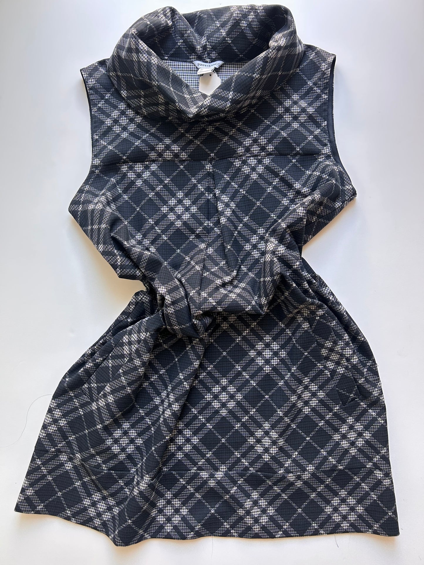 Adorable midi plaid dress size M