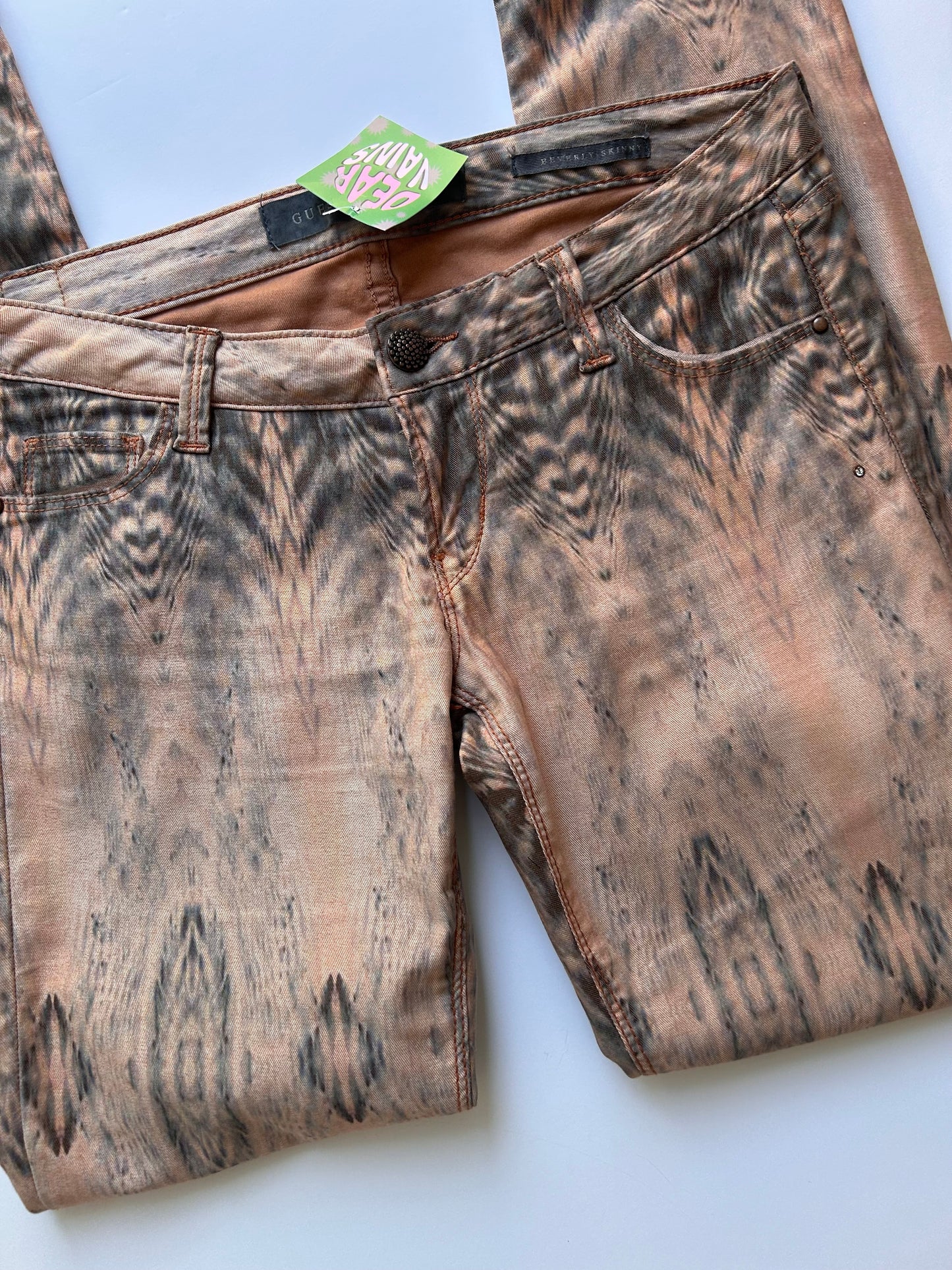 Adorable guess skinny jeans size 34