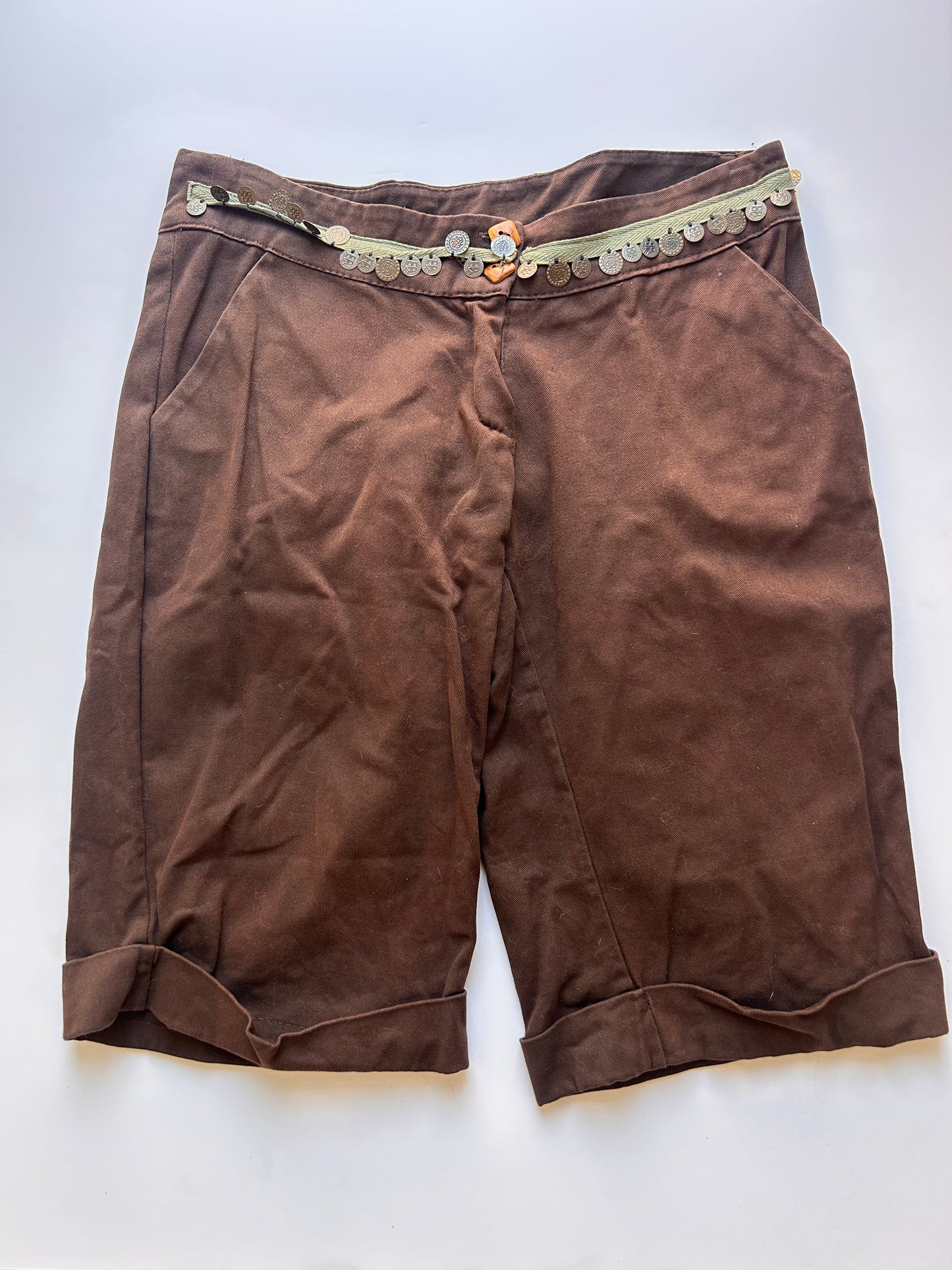 Dark capri jeans with omelet detail on the waist size 38