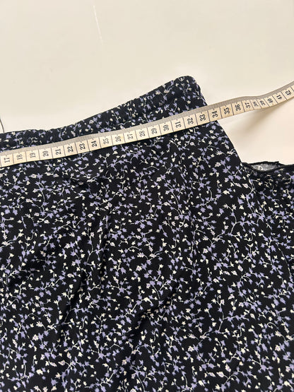 Adorable flower print midi skirt size 34