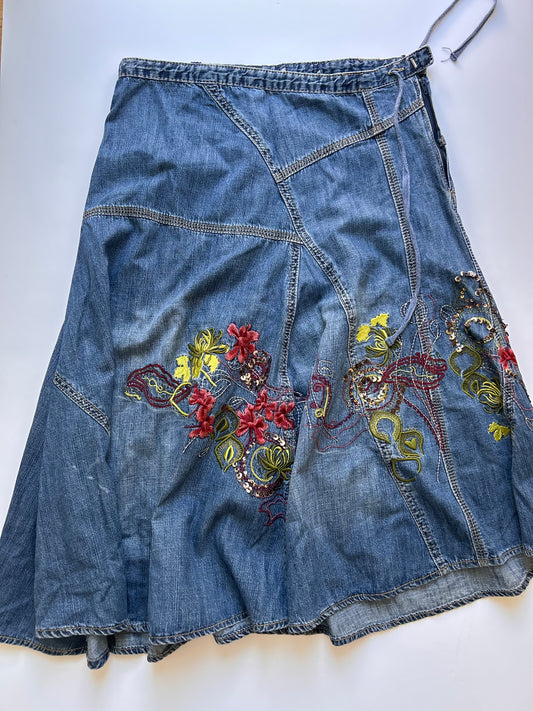 Adorable maxi flower skirt size 38