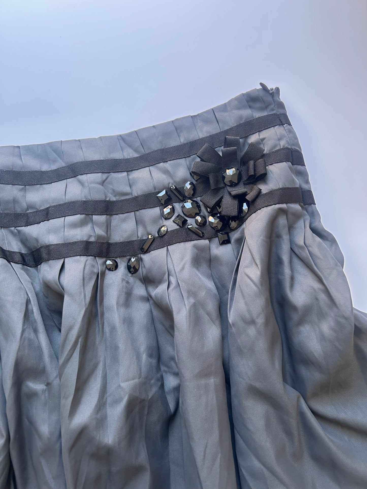 Adorable midi skirt with flower detail size 38