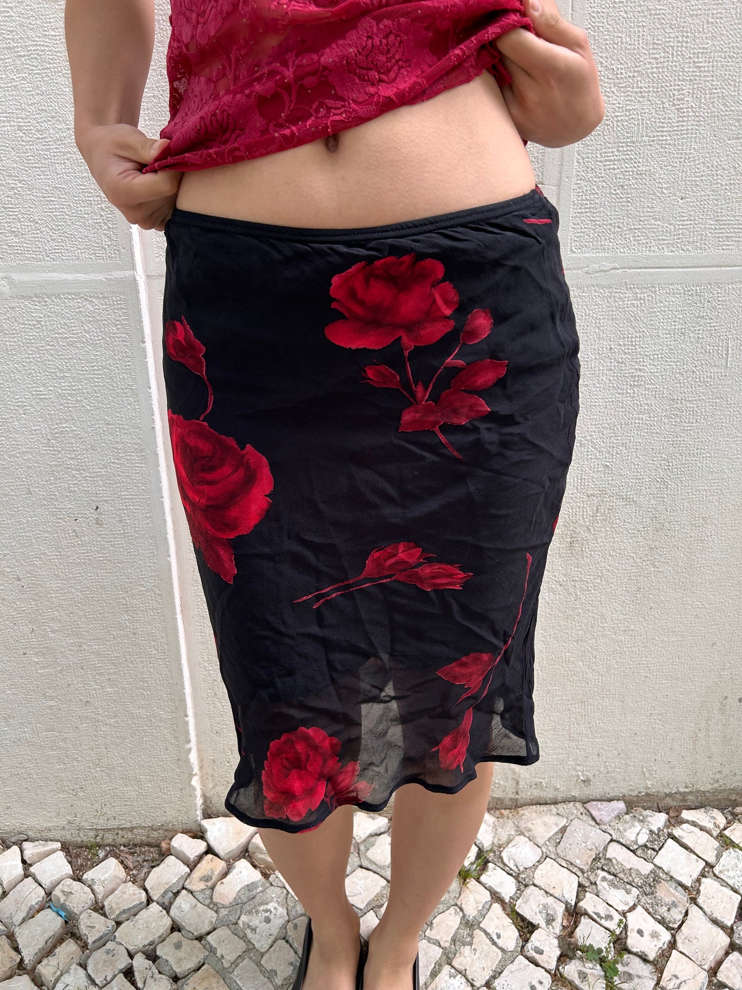 Adorable rose midi skirt size S