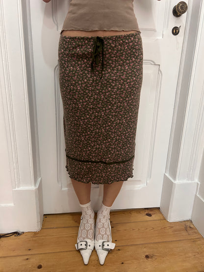 Iconic cozy midi skirt with flower detail size M