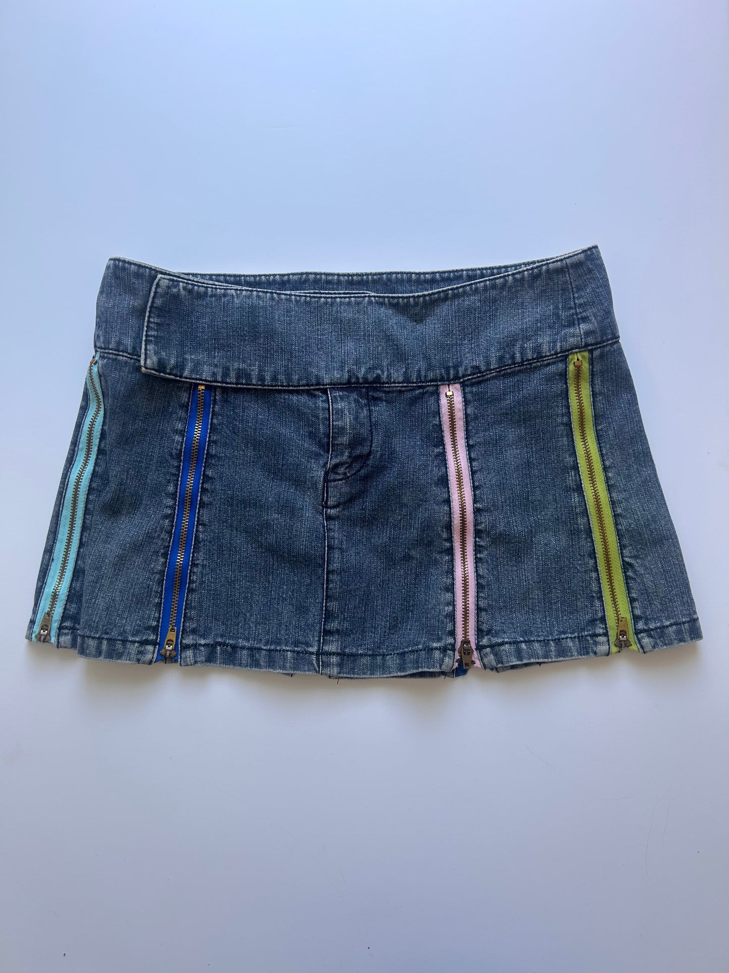 Adorable mini vintage skirt with zipper details size 34