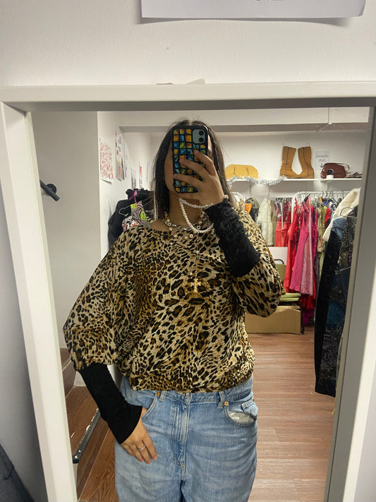 Amazing cheetah print shirt size M