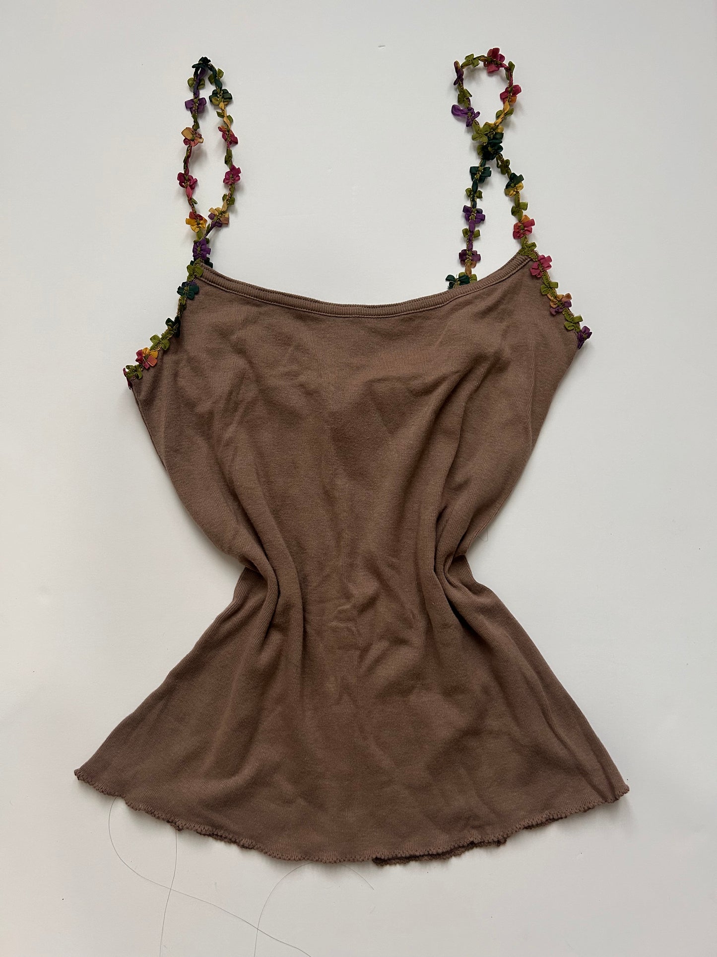 Adorable tank top with flower detail size XS