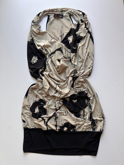 Adorable mini dress with flower detail size S