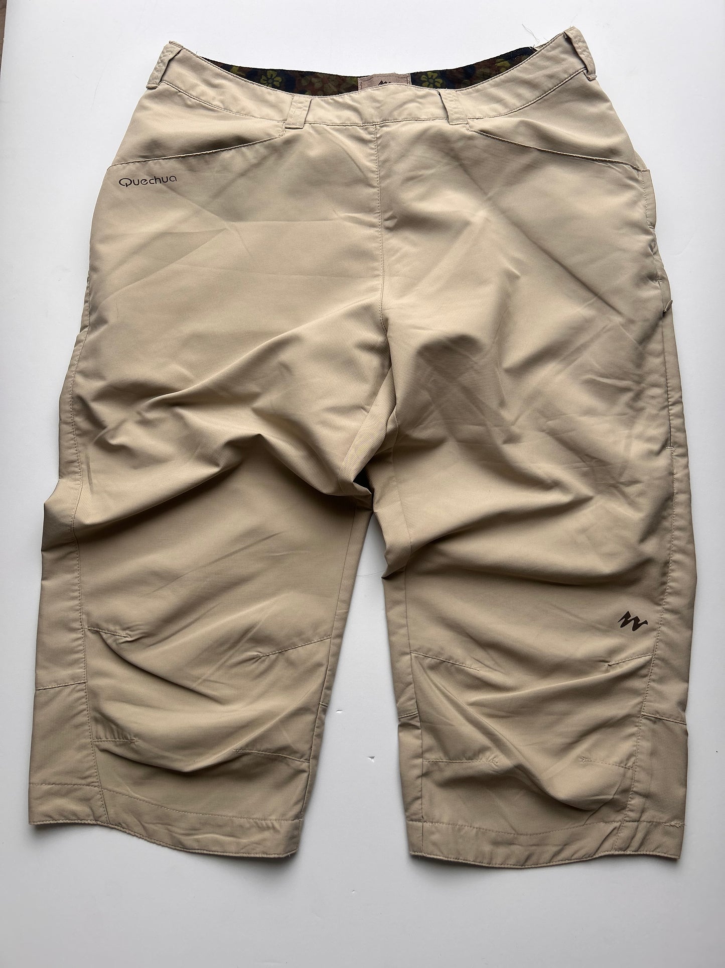 Iconix beige short pants size 36