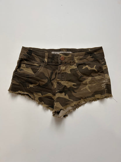 Adorable camo mini shorts size 34