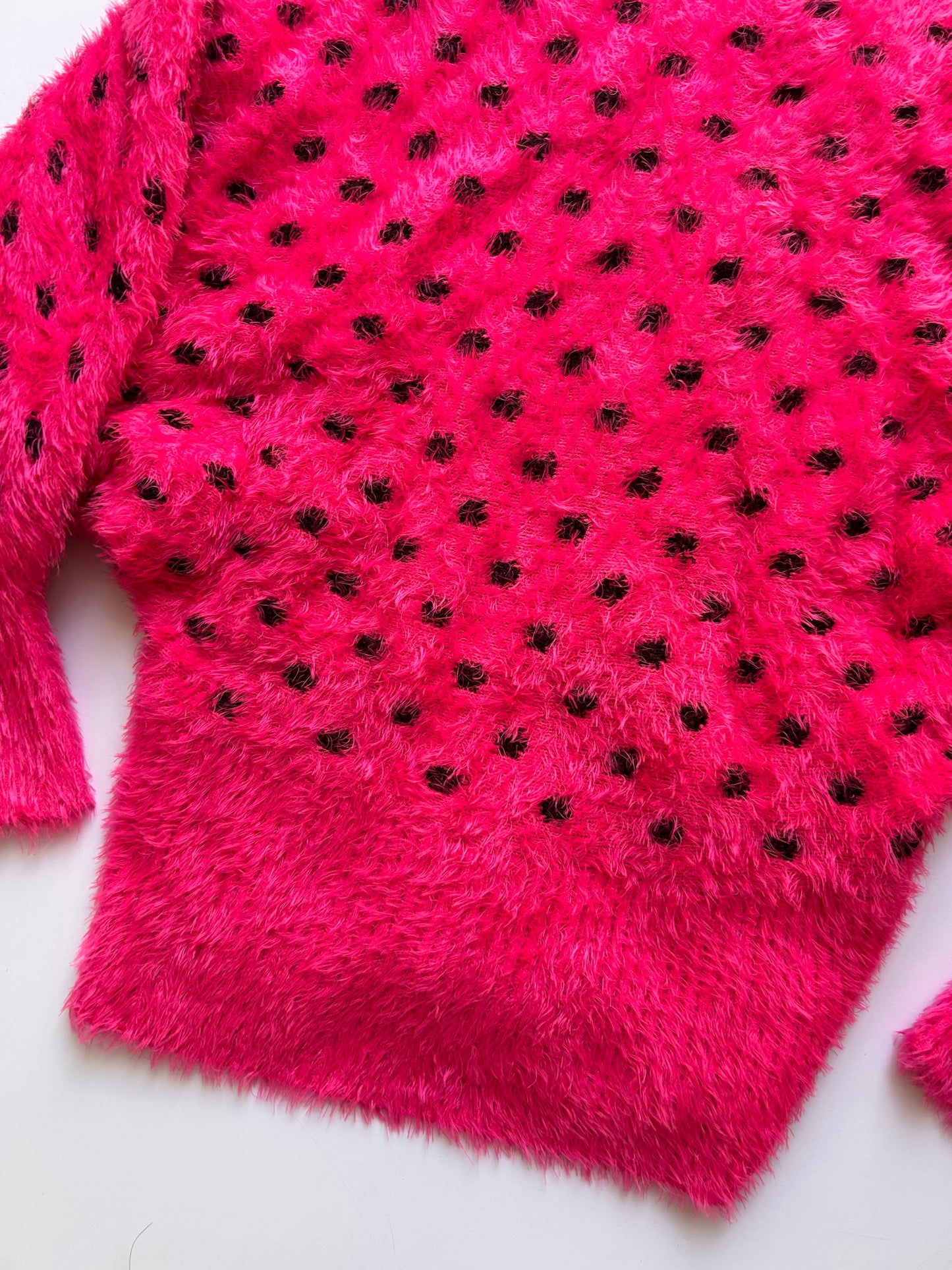 Iconic fluffy sweater with black dots size M/L