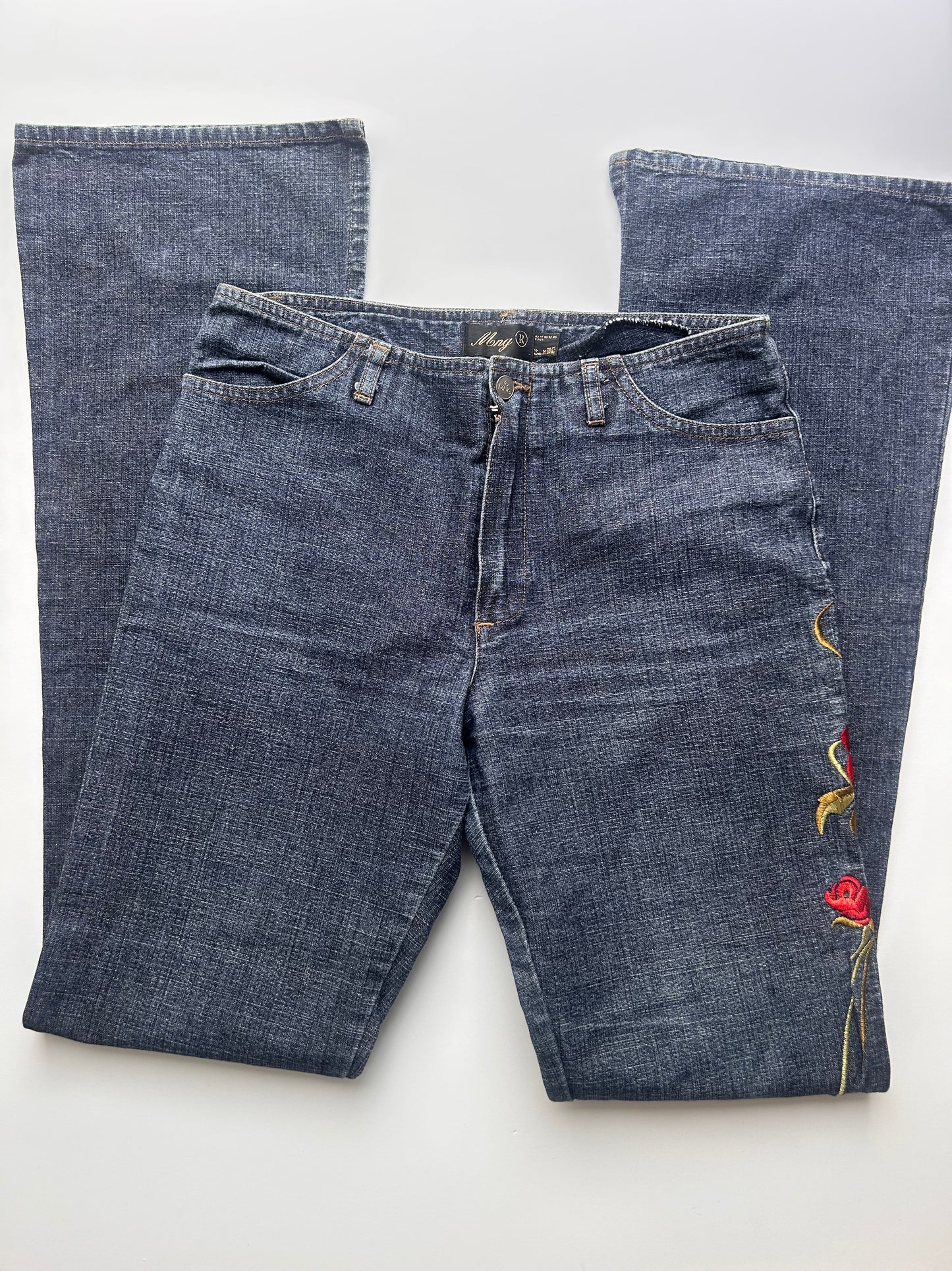 Perfect vintage jeans size 34 with rose detail