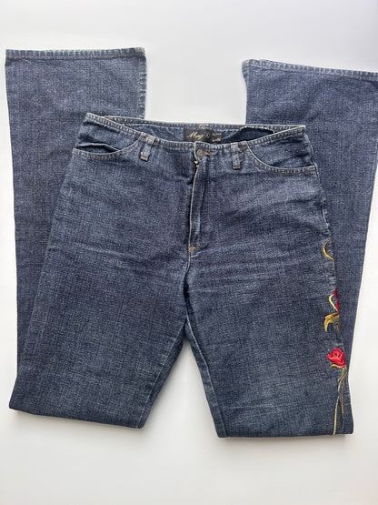 Perfect vintage jeans size 34 with rose detail