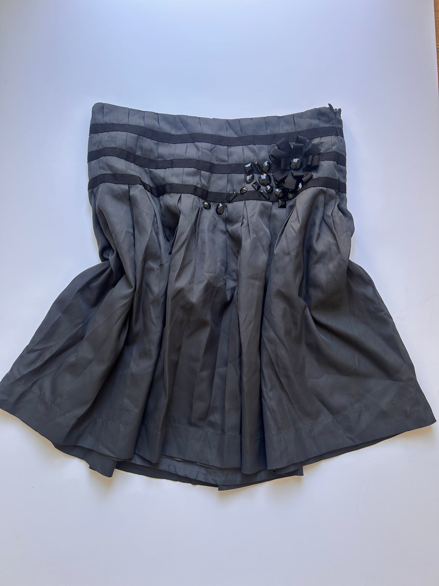 Adorable midi skirt with flower detail size 38