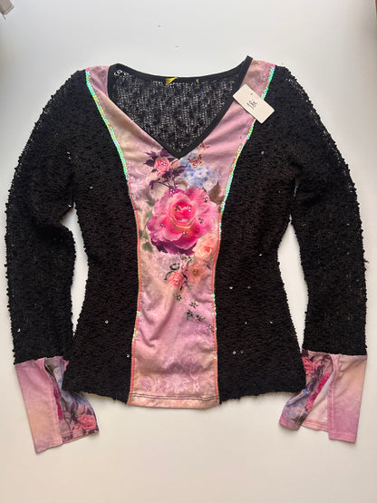 Adorable vintage long sleeve top with flower detail size S