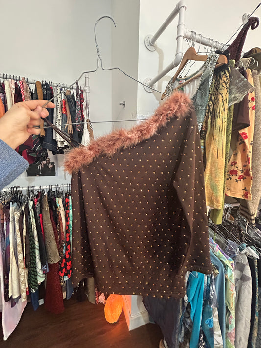 Iconic off the shoulder vintage new with tags top with furr detail (with flaw) size S