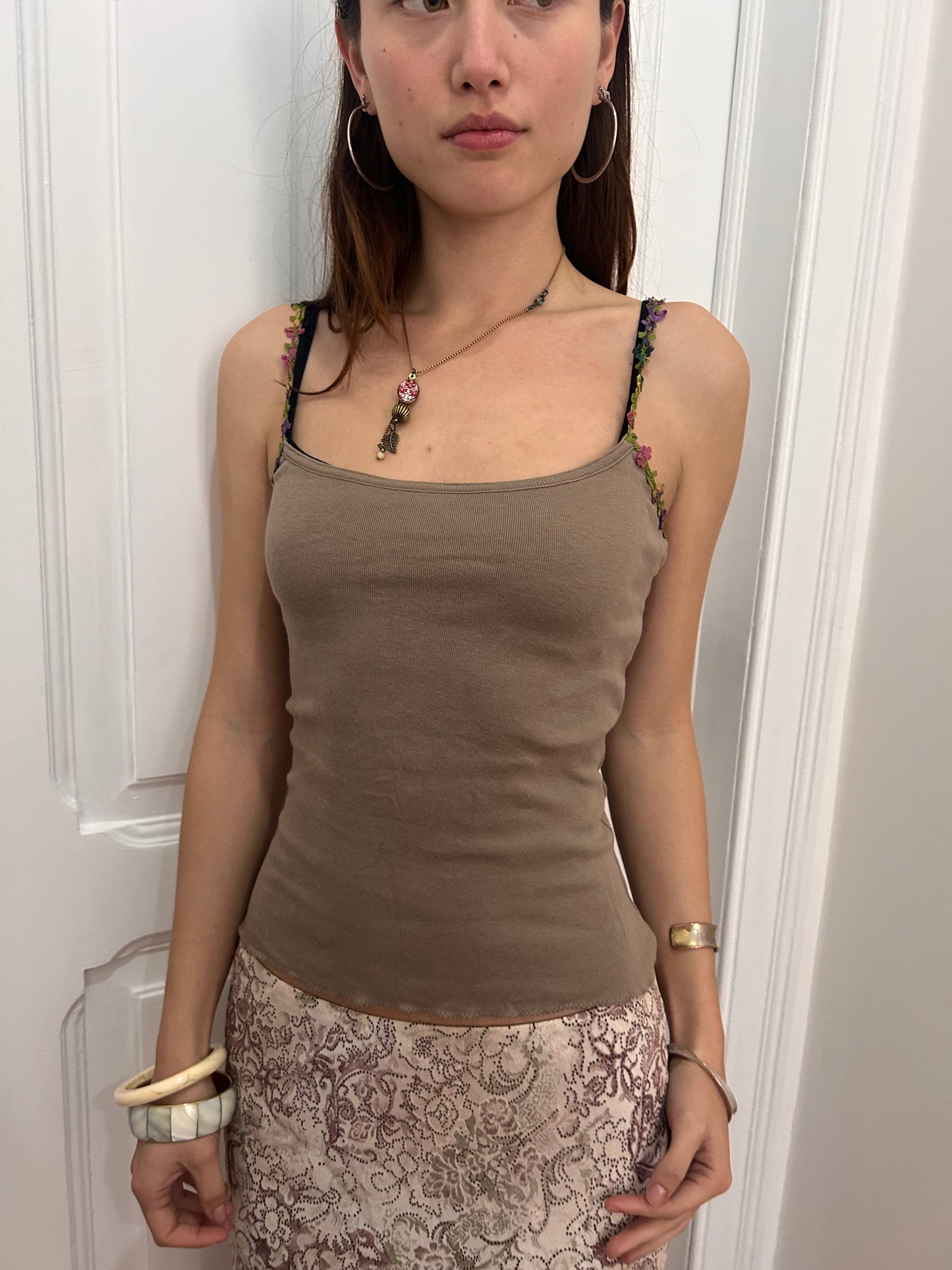 Adorable tank top with flower detail size XS