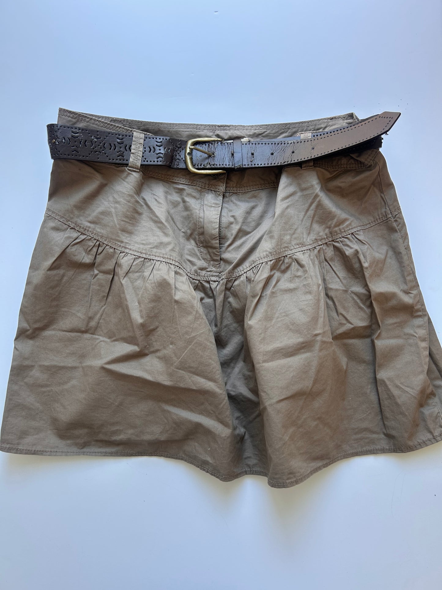 Adorable midi skirt with belt size 38