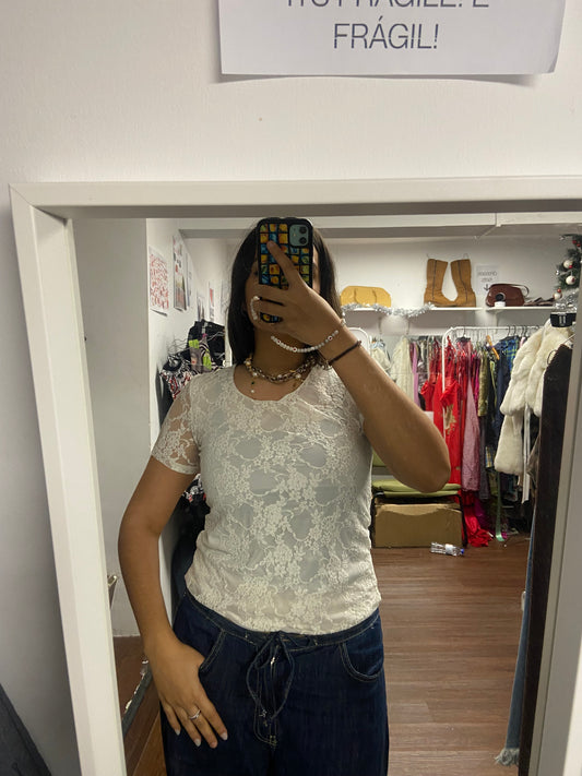 Adorable white lace tshirt size M