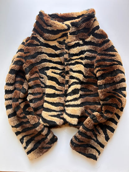 Adorable faux furr jacket M (missing buttons hands the price)