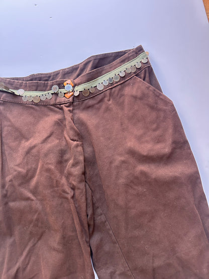 Dark capri jeans with omelet detail on the waist size 38