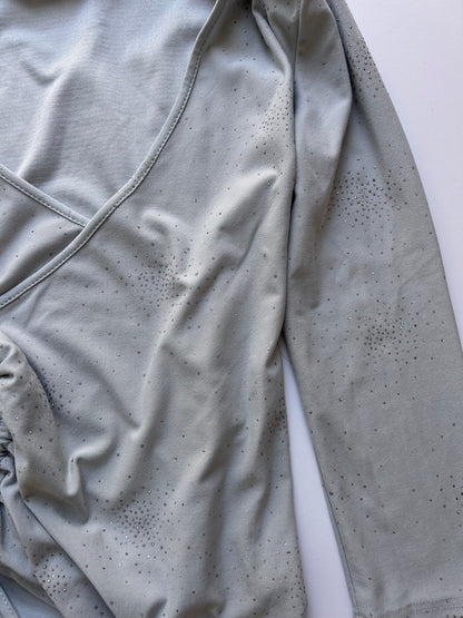 Adorable long sleeve top with shiny details size S/M