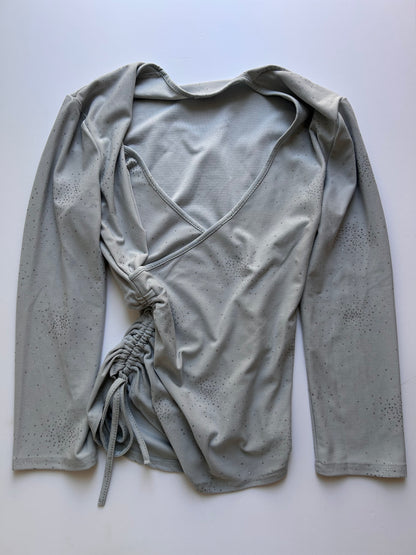 Adorable long sleeve top with shiny details size S/M