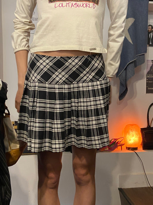 Adorable plaid mini skirt size 40