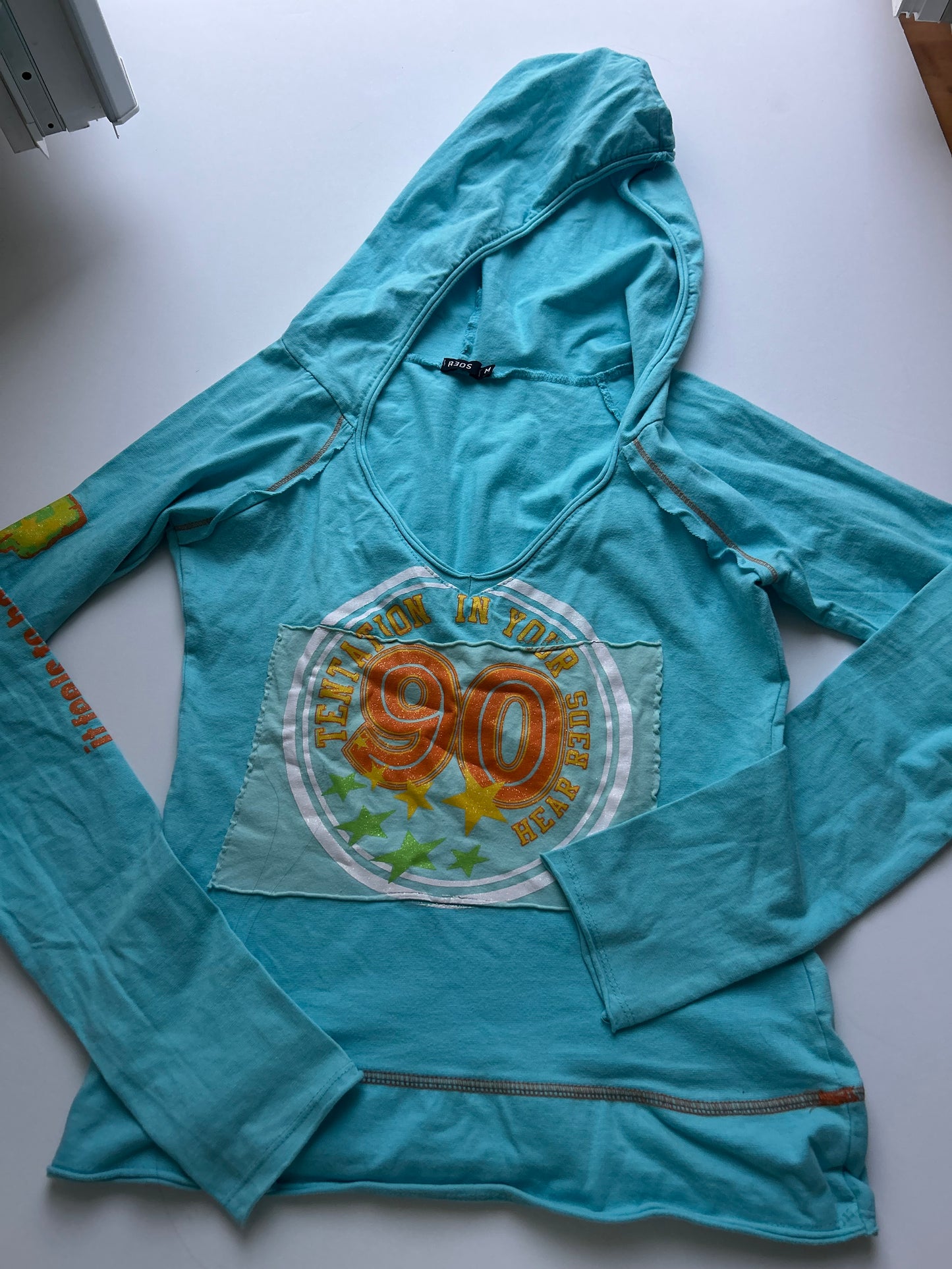 Perfect graphic vintage long sleeve top with hood detail size M