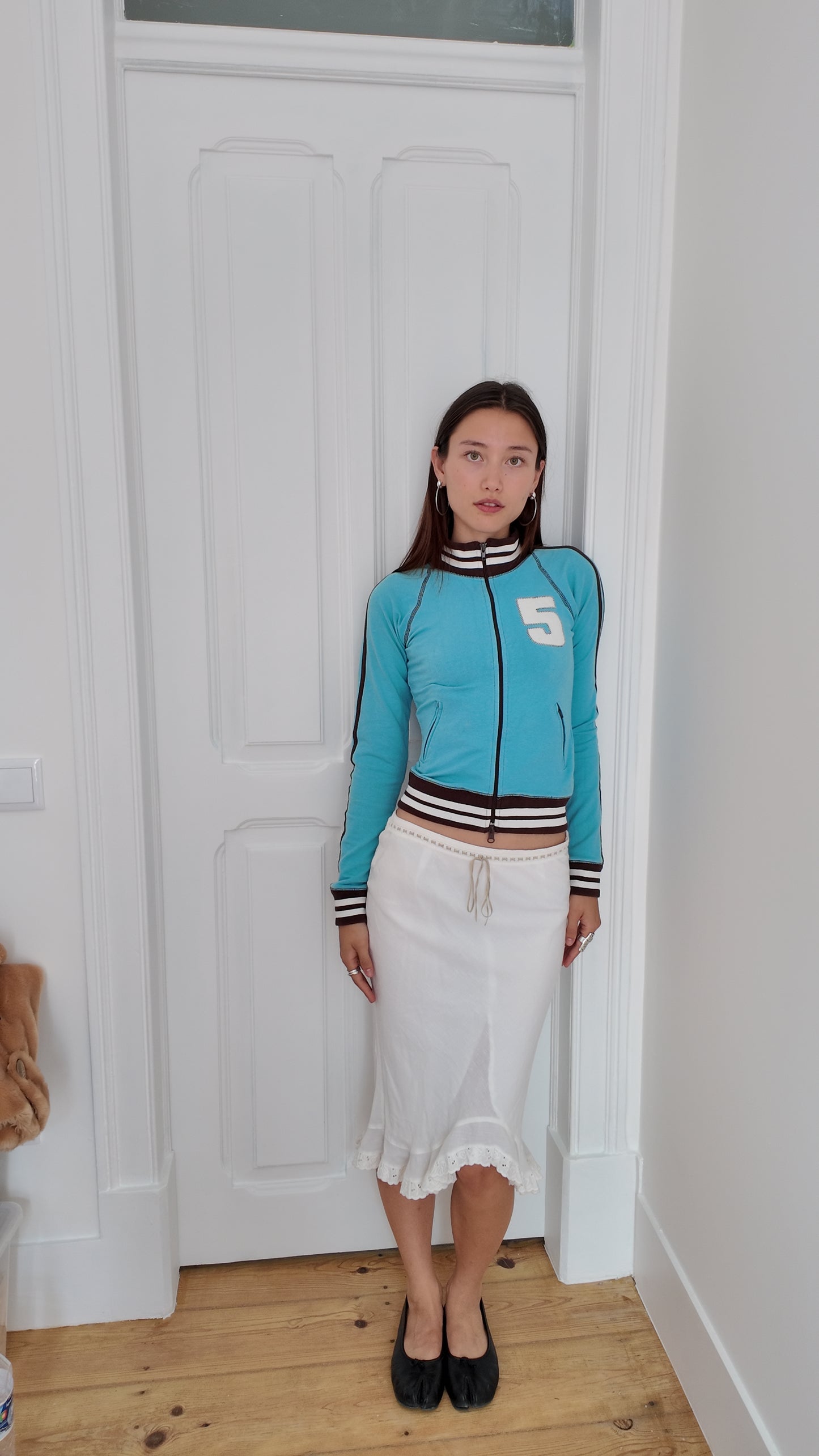 Adorable midi white ruffle skirt size 34 with cord detail