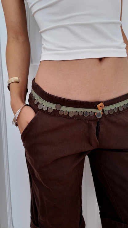 Dark capri jeans with omelet detail on the waist size 38