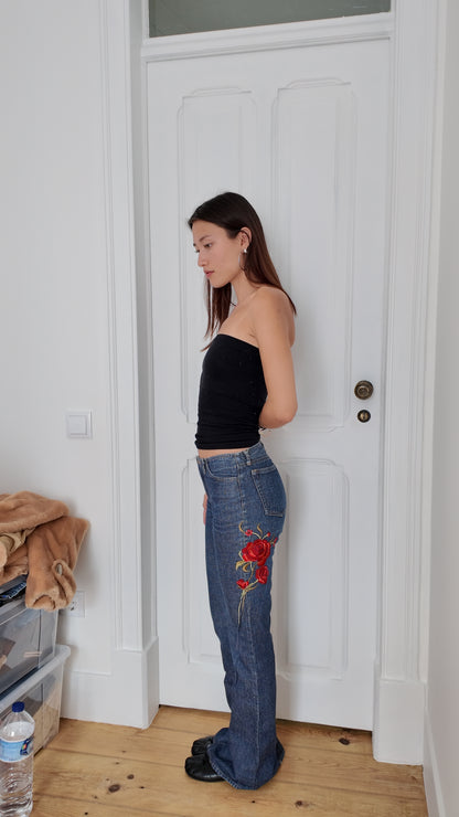 Perfect vintage jeans size 34 with rose detail