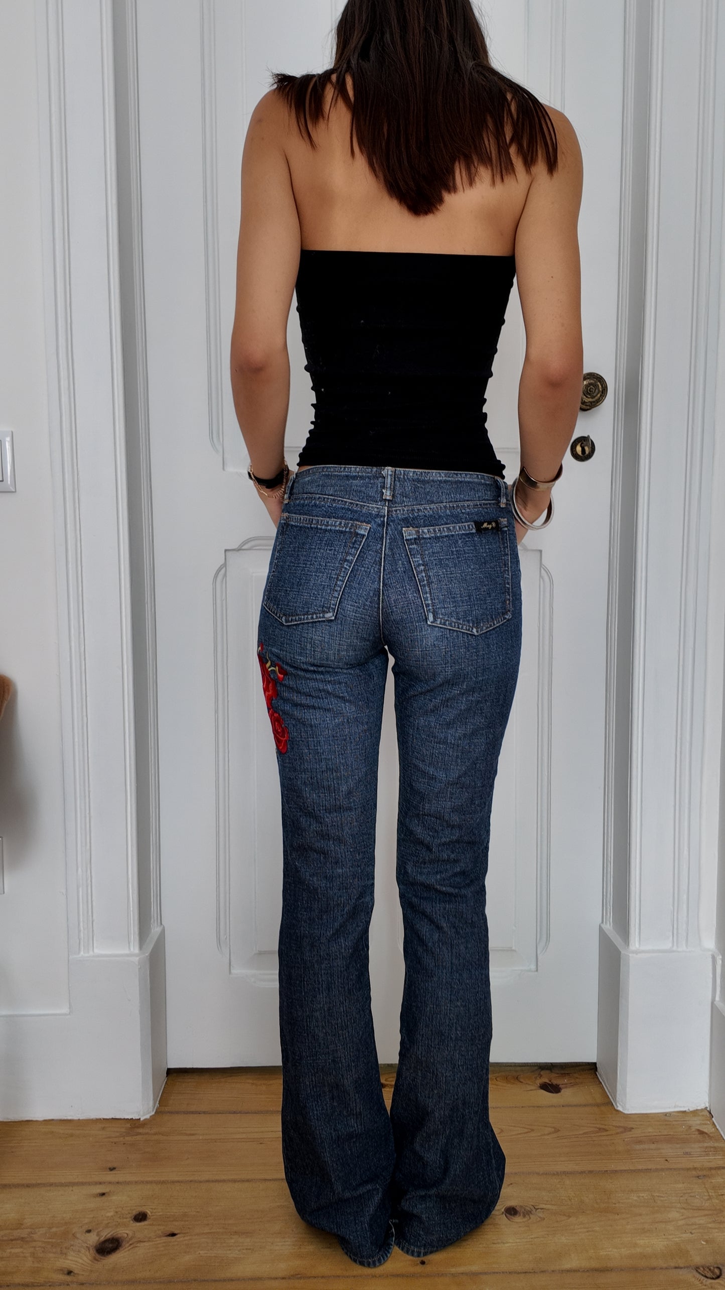 Perfect vintage jeans size 34 with rose detail