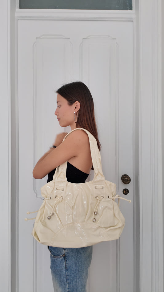 Beautiful old white medium medium bag deadstock