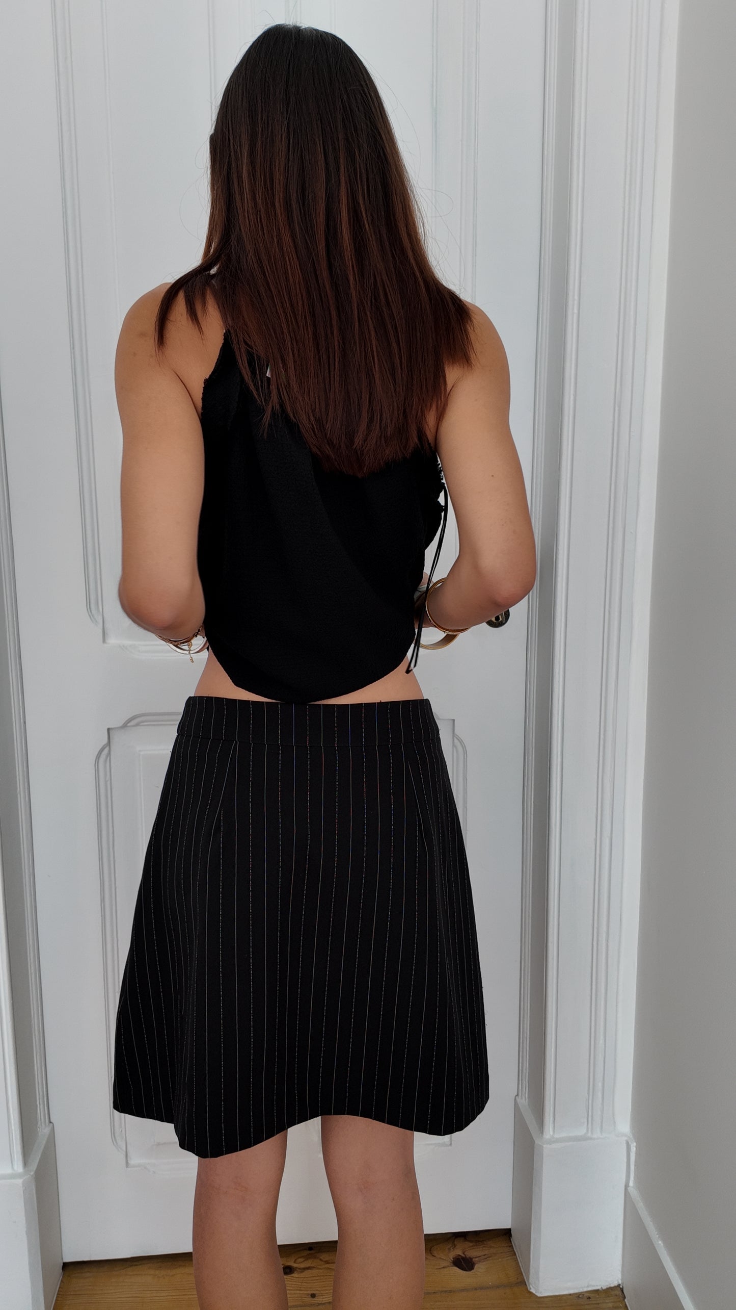 Adorable mid leight short skirt with striped detail size S