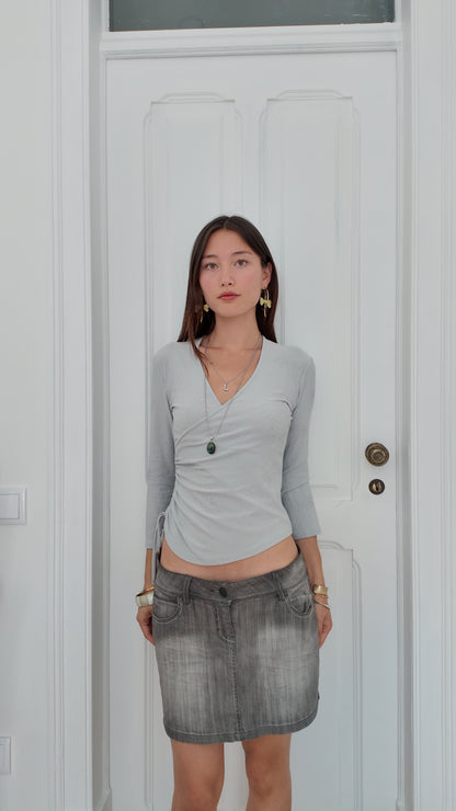 Adorable long sleeve top with shiny details size S/M