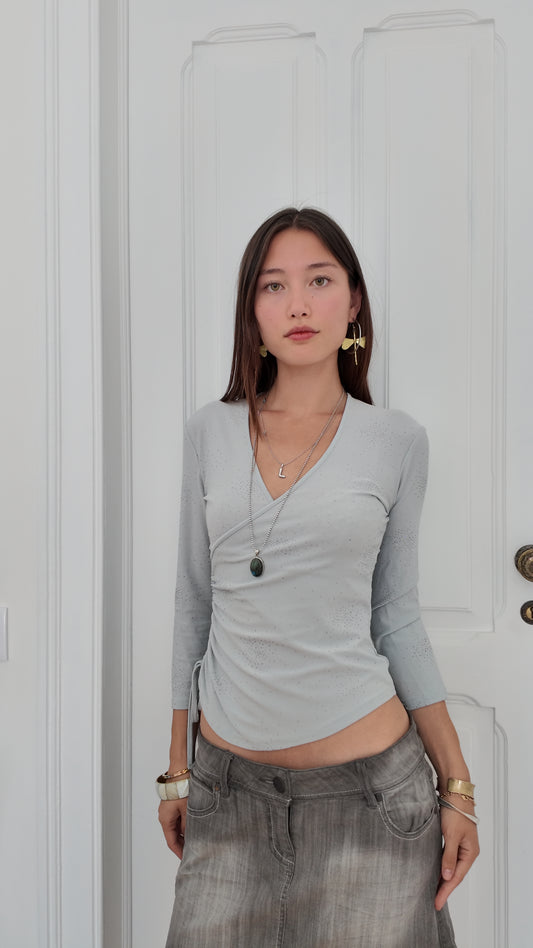 Adorable long sleeve top with shiny details size S/M