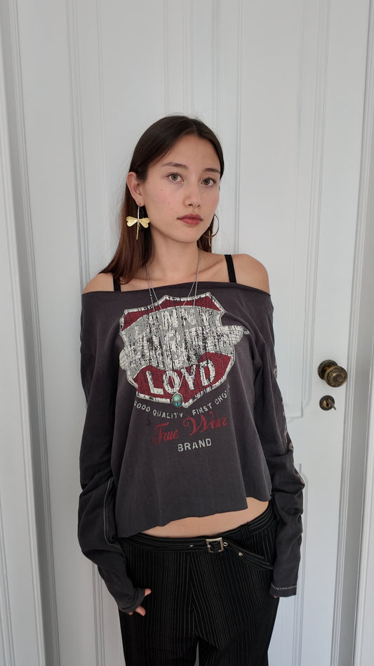 Adorable vintage long sleeve top reworked to be off the shoulder size L