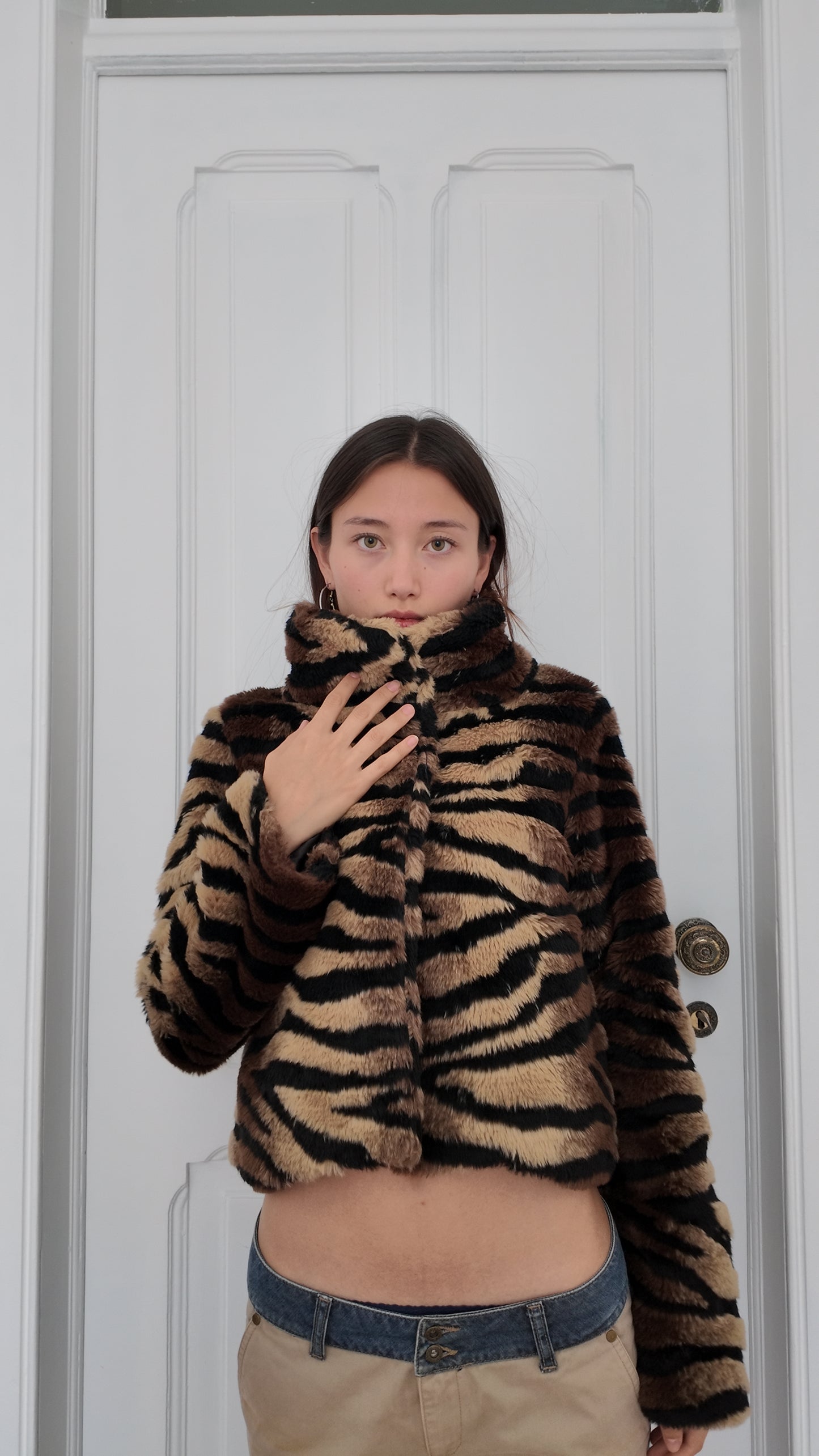 Adorable faux furr jacket M (missing buttons hands the price)