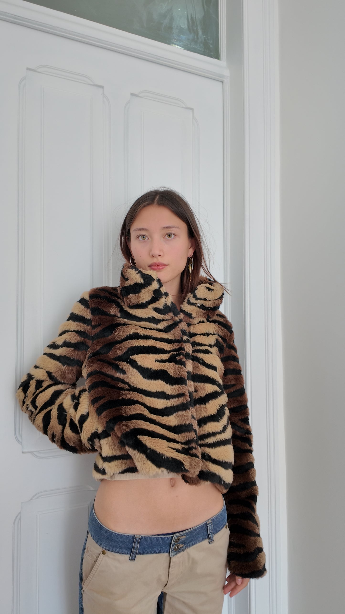 Adorable faux furr jacket M (missing buttons hands the price)