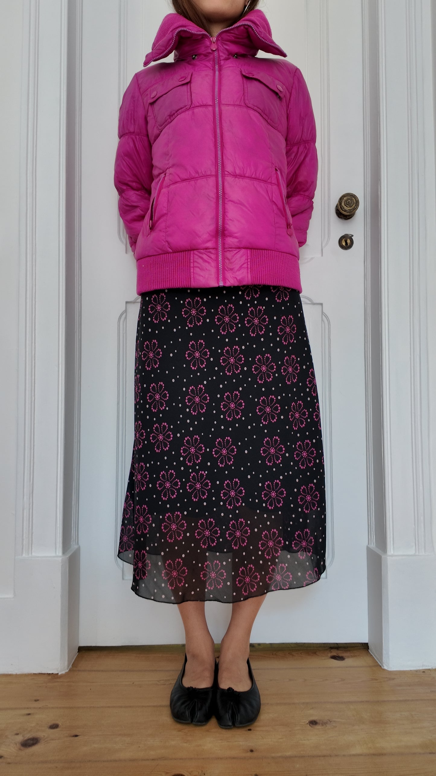 Cute midi skirt with flower detail size M