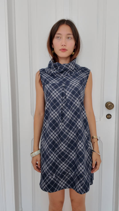 Adorable midi plaid dress size M
