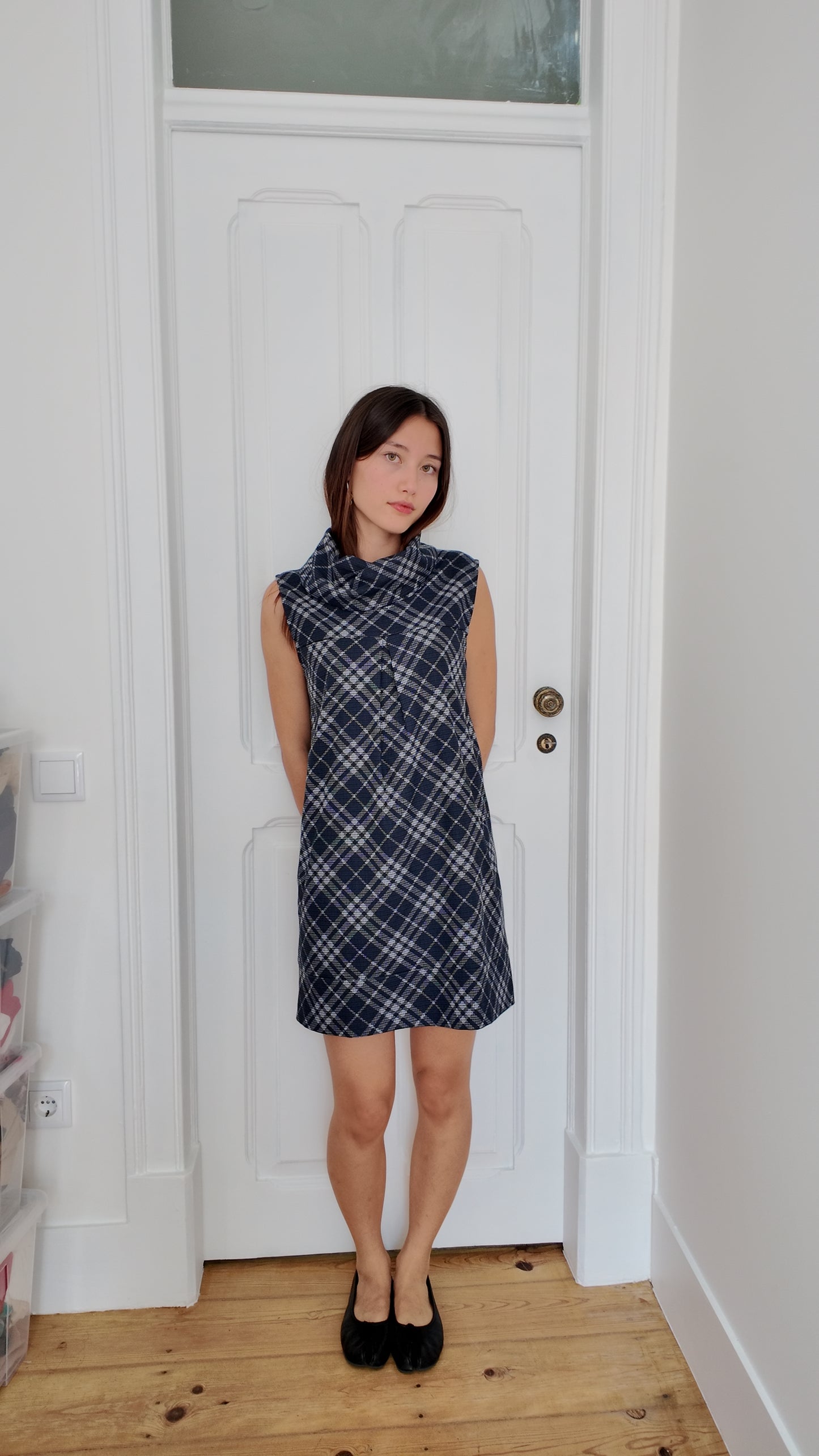 Adorable midi plaid dress size M