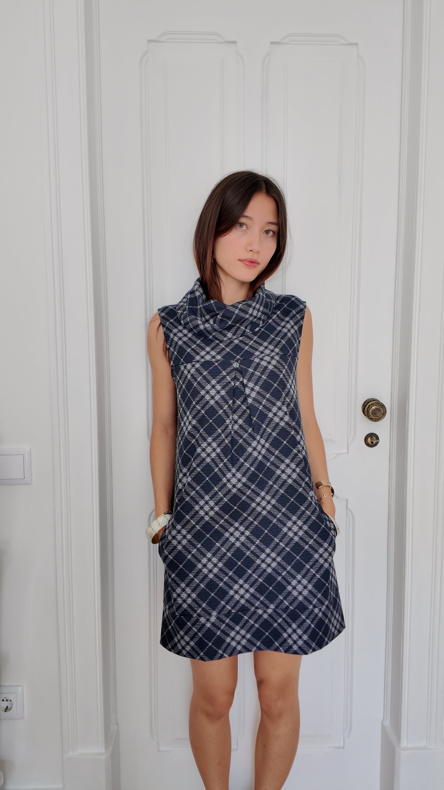 Adorable midi plaid dress size M