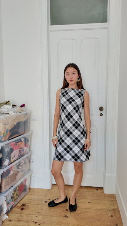 Adorable midi dress plaid size S